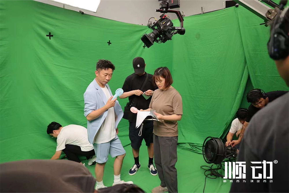 楊迪拍攝紫燕百味雞廣告片花絮 楊迪拍攝紫燕百味雞廣告片花絮